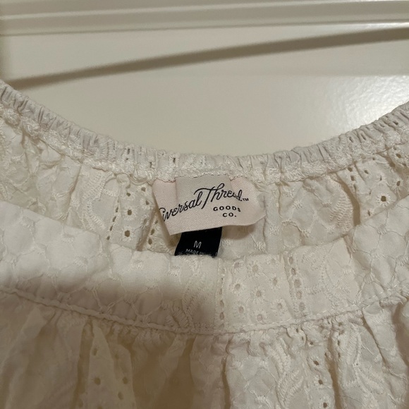 Universal Threads Blouse - Picture 2 of 4